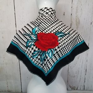 🍁2for25🍁Big and bold rose scarf 34"×34"